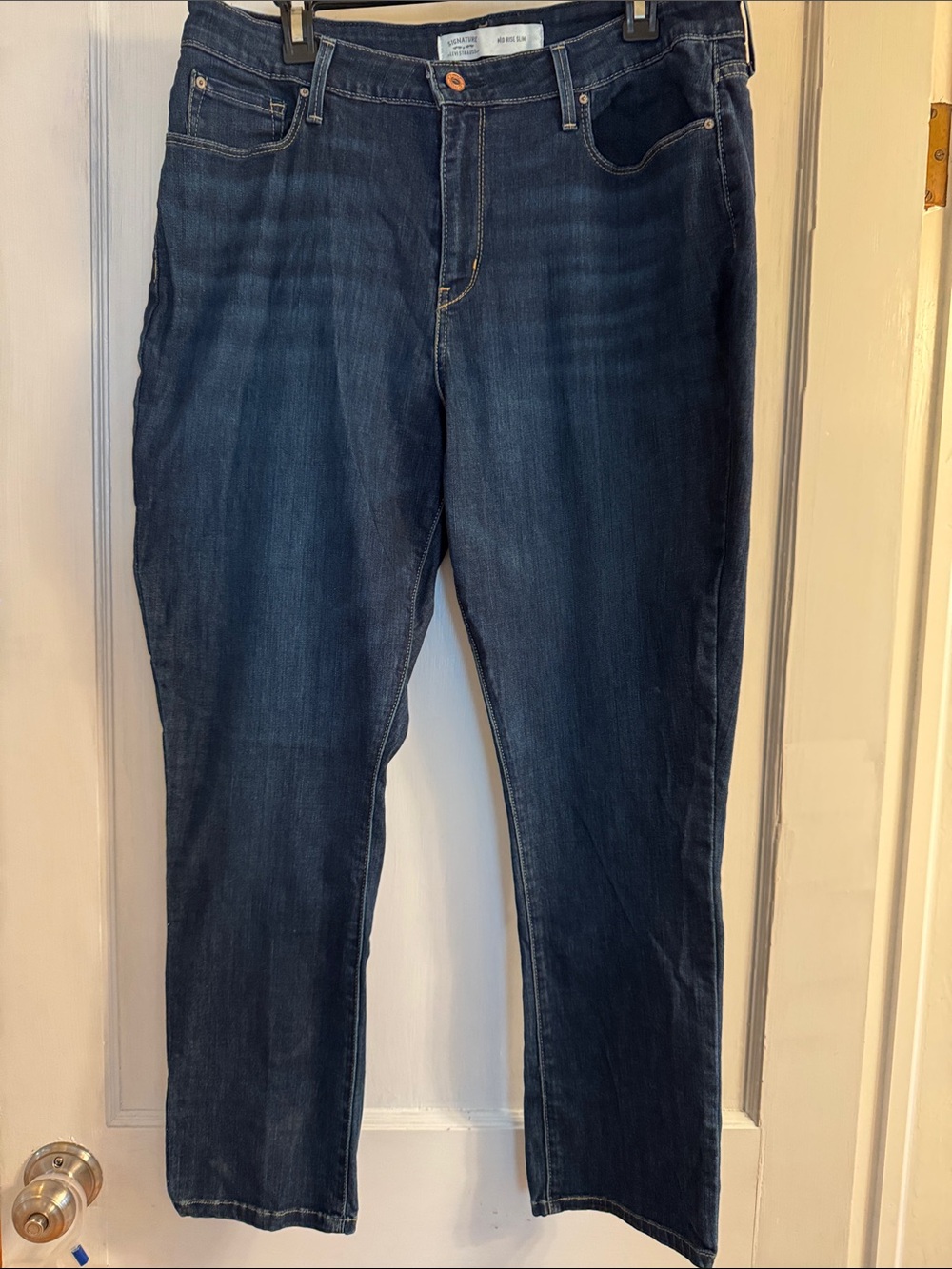 Signature by Levi Strauss Indigo Straight-Leg Women's Jeans Mid rise slim
